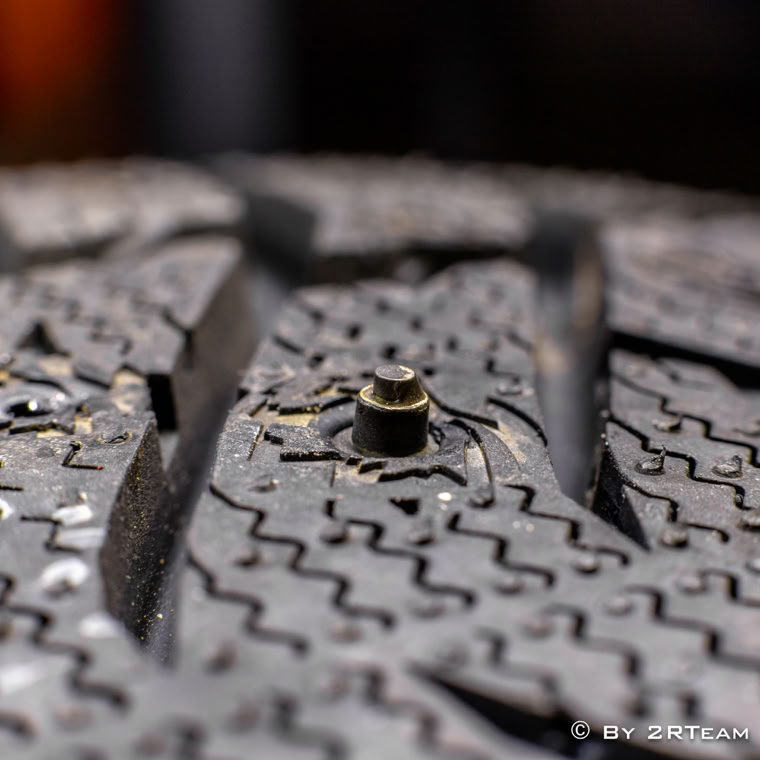 Studding tires service Ling Long We adapt to your conditions of use, specifications and / or regulations, thanks to our large catalog of studs.